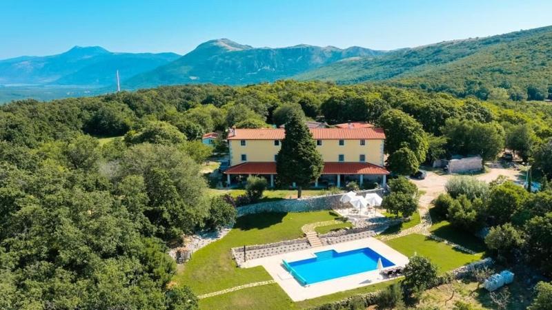 Villa Calussovo - Genel