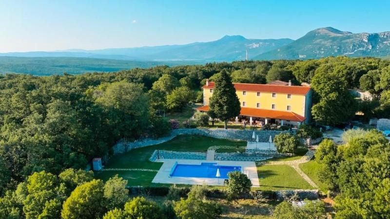 Villa Calussovo - Genel