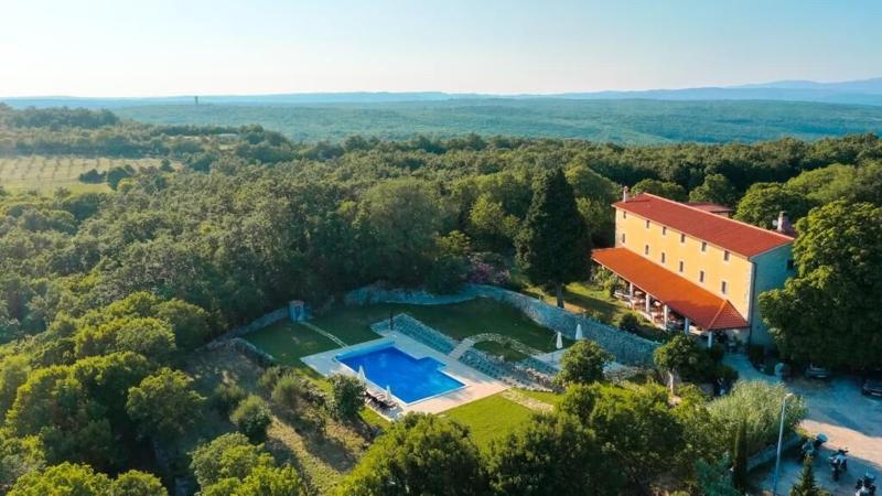 Villa Calussovo - Genel