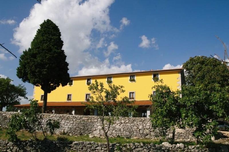 Villa Calussovo - Genel