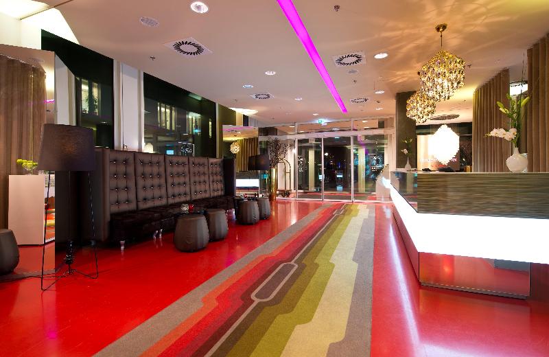 Leonardo Hotel Berlin Mitte - Lobi