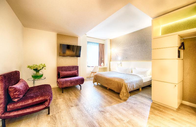 Leonardo Hotel Berlin Mitte - Oda
