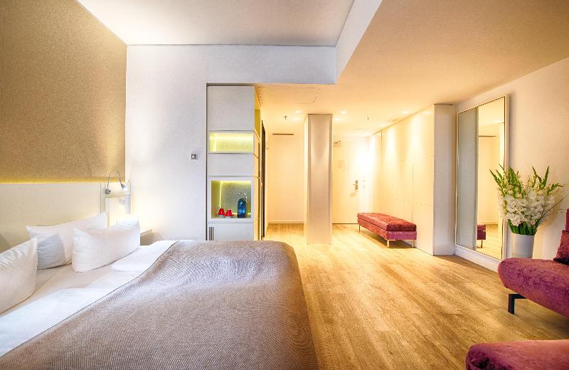 Leonardo Hotel Berlin Mitte - Oda