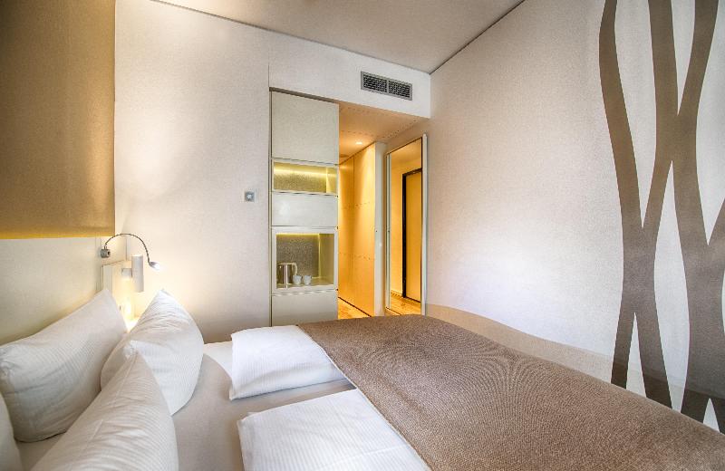 Leonardo Hotel Berlin Mitte - Oda