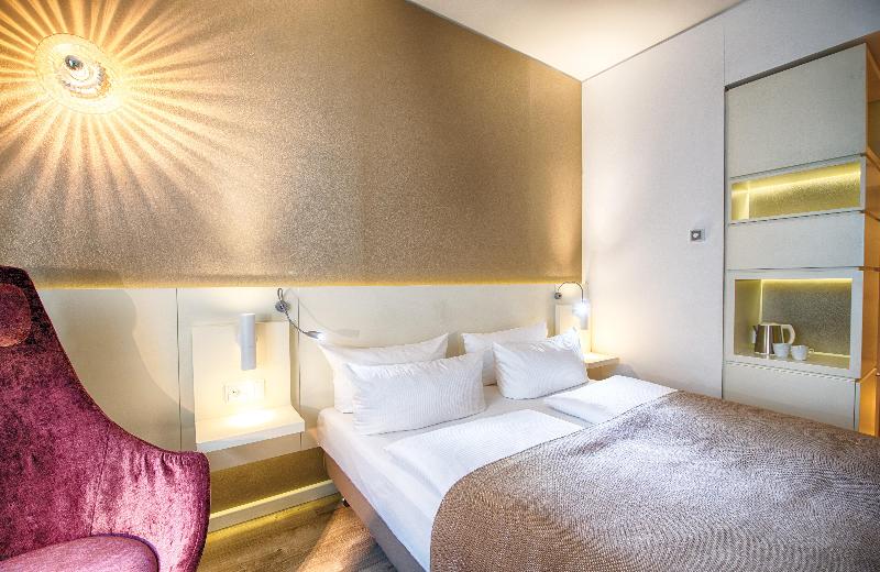Leonardo Hotel Berlin Mitte - Oda