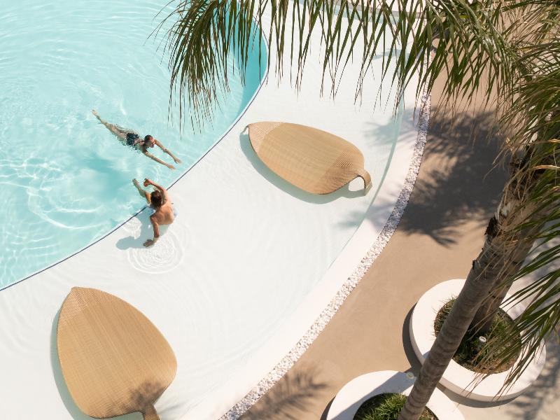 Caramel, A Resort to Live - Genel