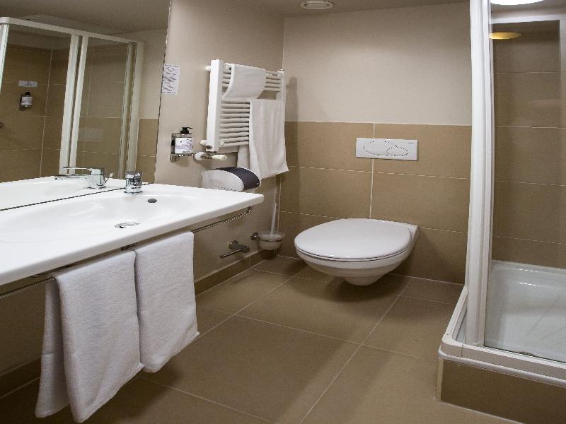 Queen Elizabeth Hotel - Oda