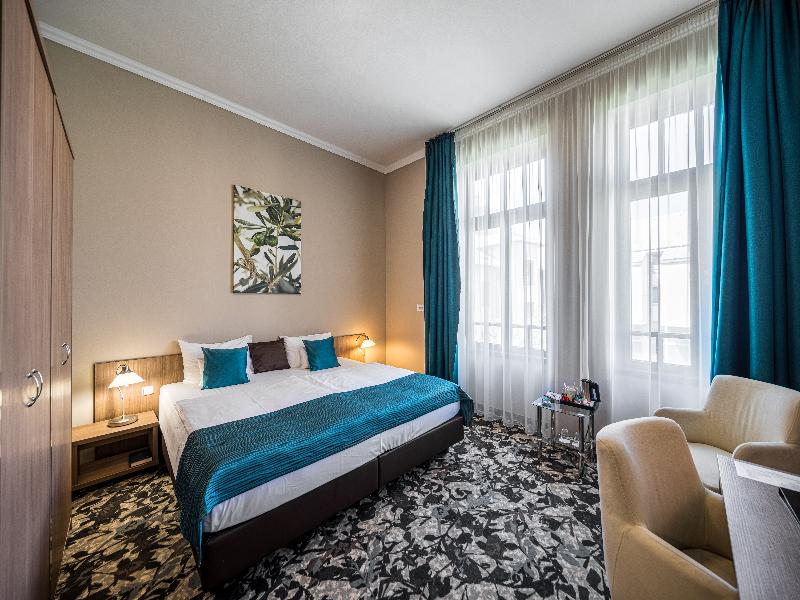 Queen Elizabeth Hotel - Oda