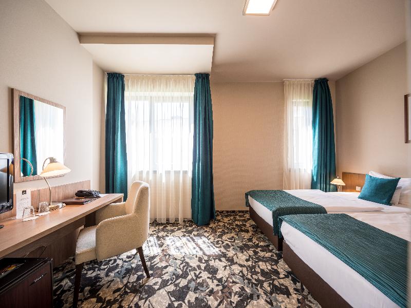 Queen Elizabeth Hotel - Oda