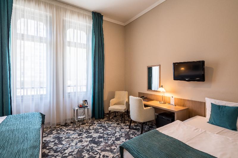 Queen Elizabeth Hotel - Oda