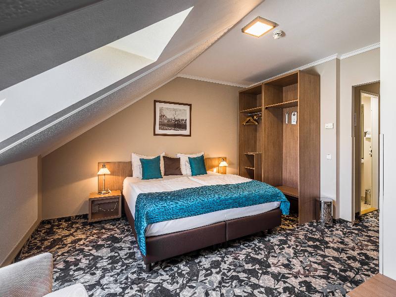 Queen Elizabeth Hotel - Oda