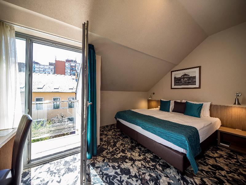 Queen Elizabeth Hotel - Oda