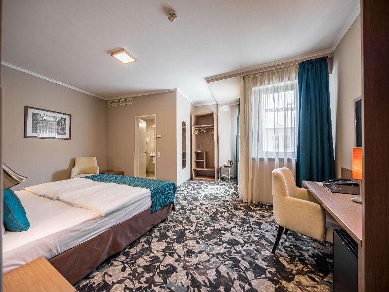 Queen Elizabeth Hotel - Oda