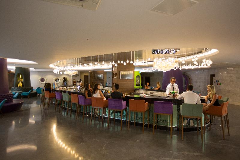 Royal Taj Mahal - Bar