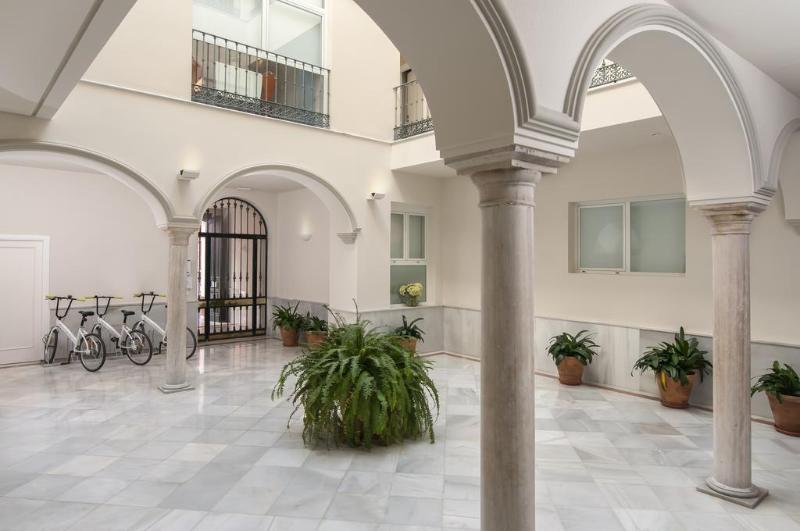 Suites Sevilla Plaza - Genel