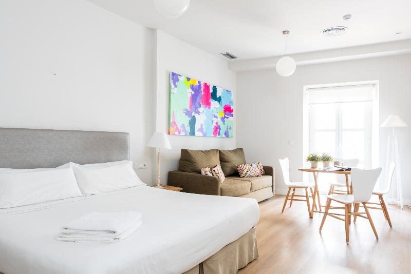 Suites Sevilla Plaza - Oda