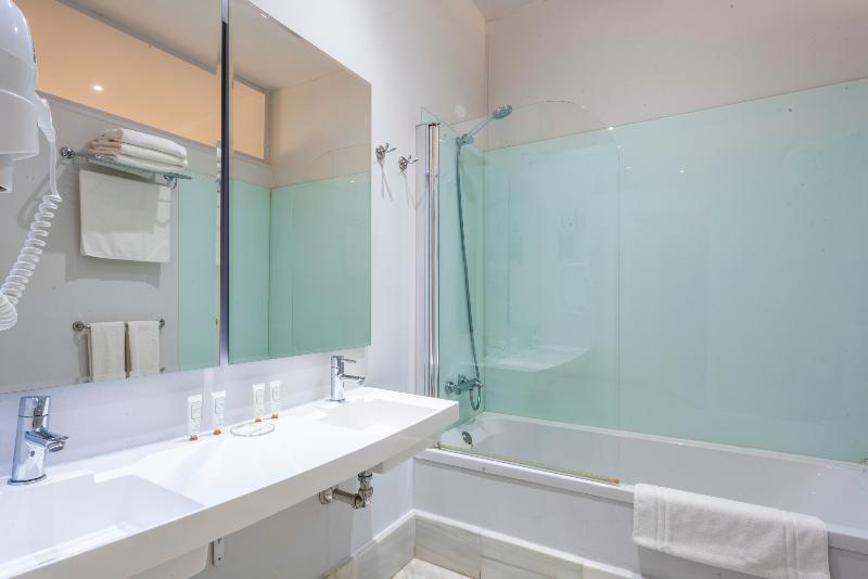 Suites Sevilla Plaza - Oda