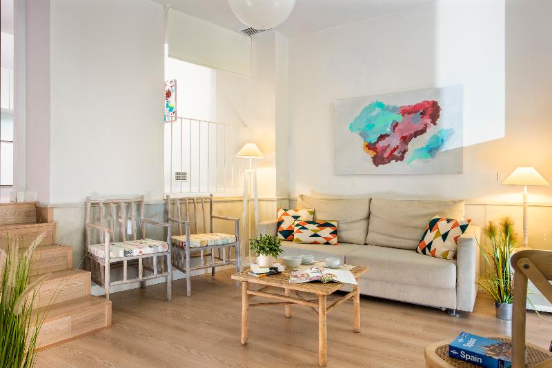 Suites Sevilla Plaza - Oda