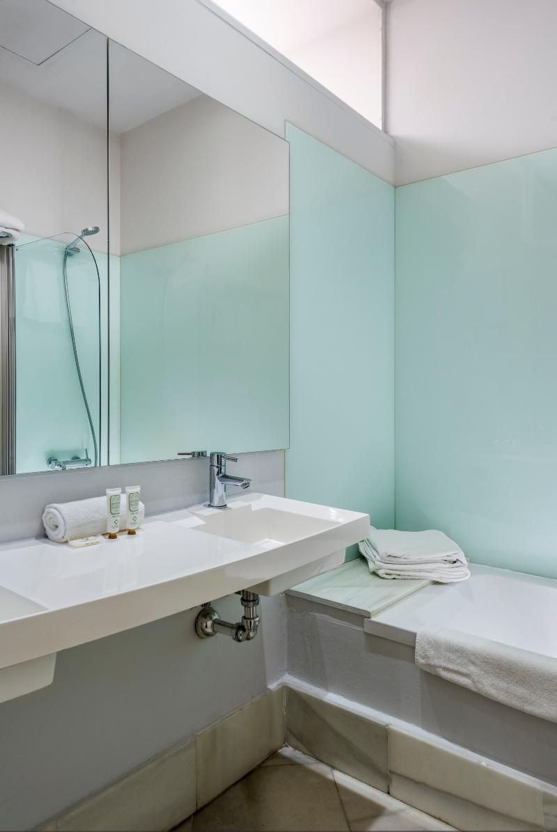 Suites Sevilla Plaza - Oda