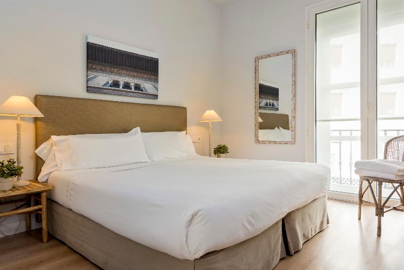 Suites Sevilla Plaza - Oda