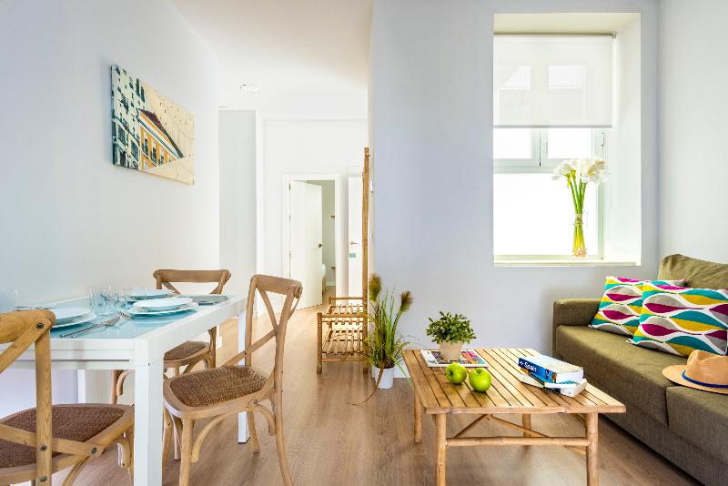 Suites Sevilla Plaza - Oda