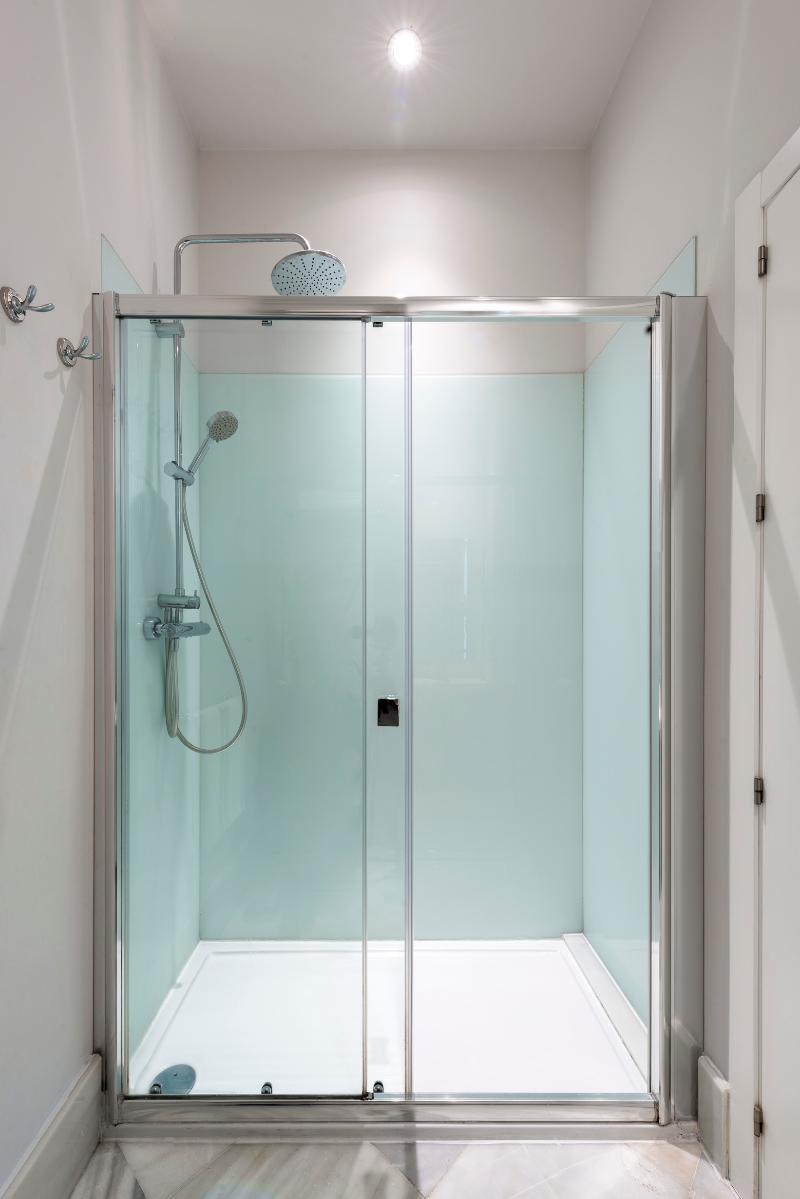 Suites Sevilla Plaza - Oda