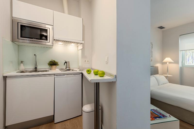 Suites Sevilla Plaza - Oda