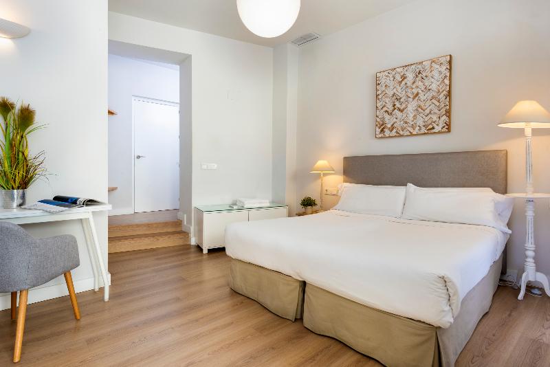 Suites Sevilla Plaza - Oda