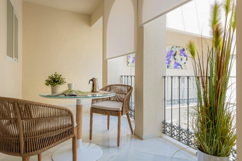 Suites Sevilla Plaza - Oda