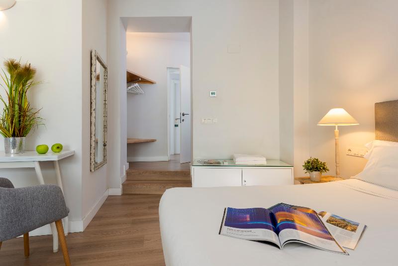 Suites Sevilla Plaza - Oda