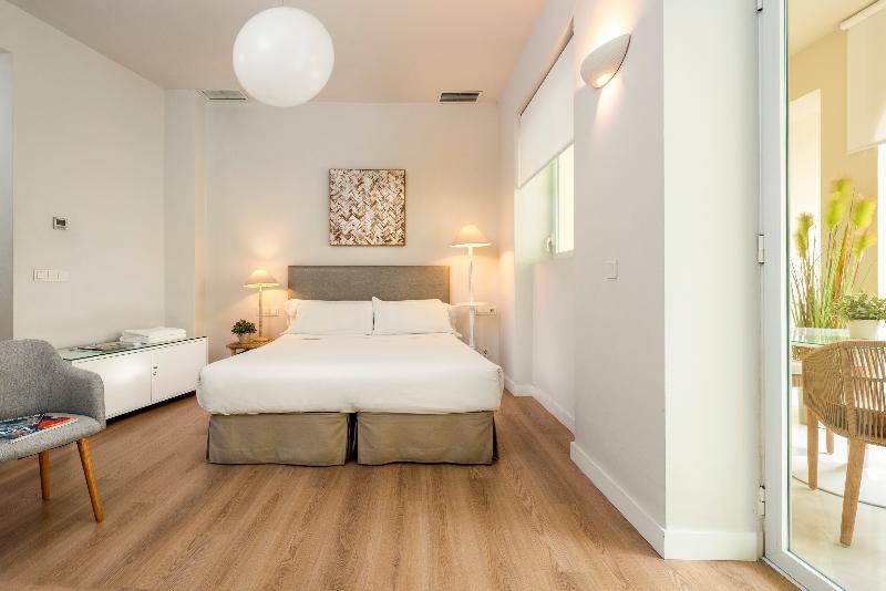 Suites Sevilla Plaza - Oda