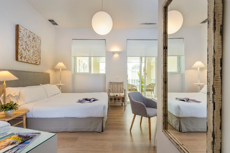 Suites Sevilla Plaza - Oda