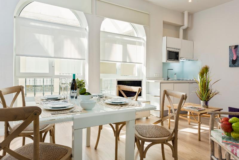 Suites Sevilla Plaza - Oda