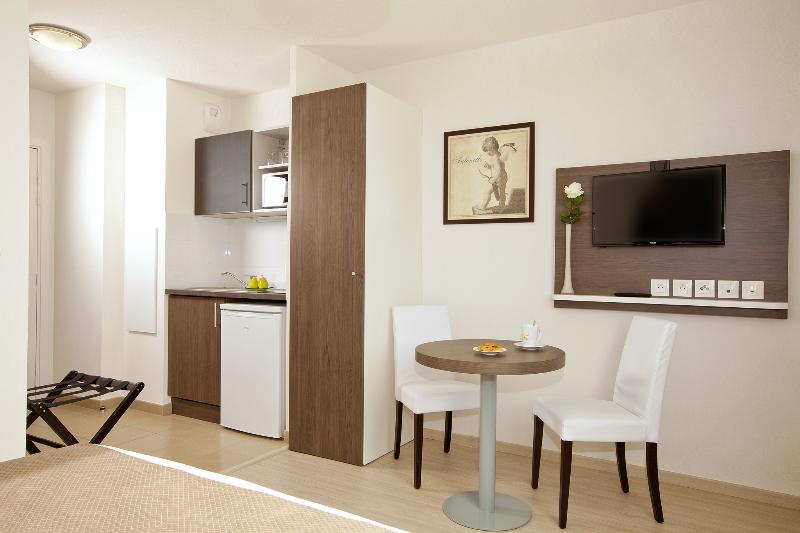 Sejours & Affaires Massy Atlantis - Oda
