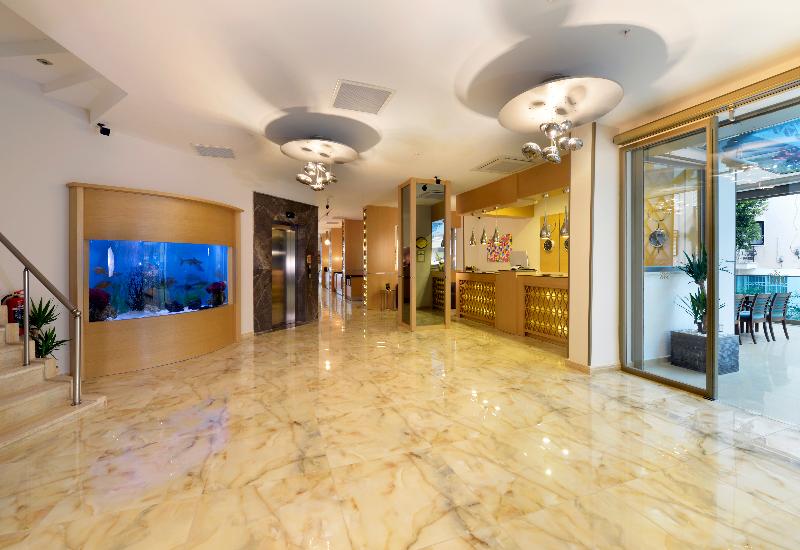 Aurasia Deluxe Hotel - Lobi