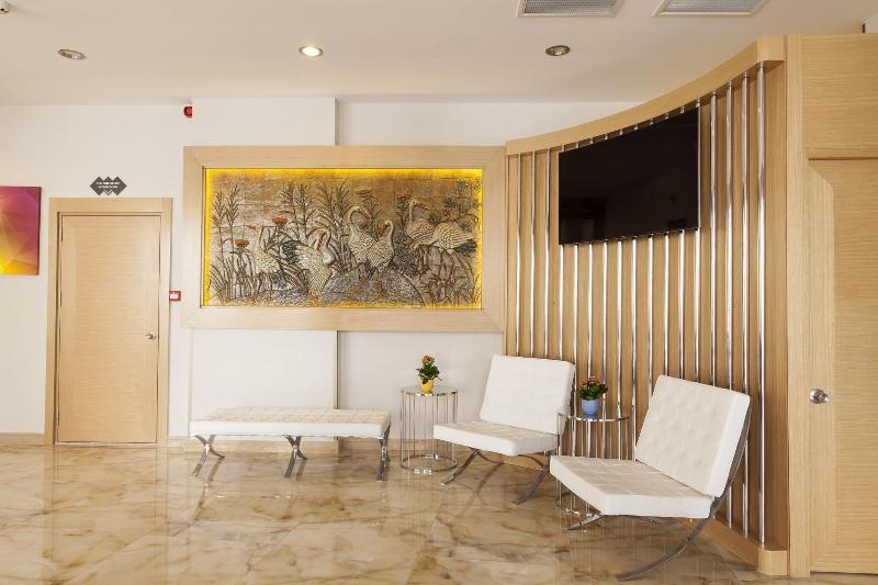 Aurasia Deluxe Hotel - Lobi
