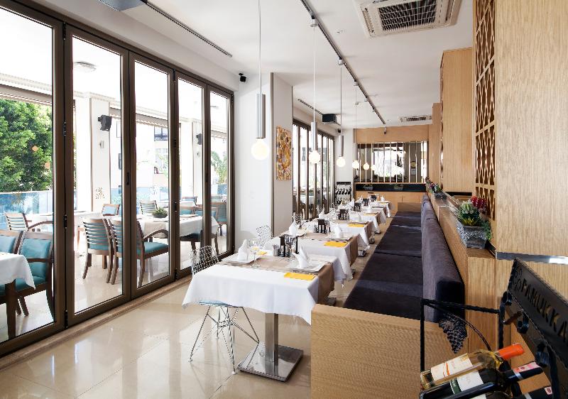 Aurasia Deluxe Hotel - Restoran