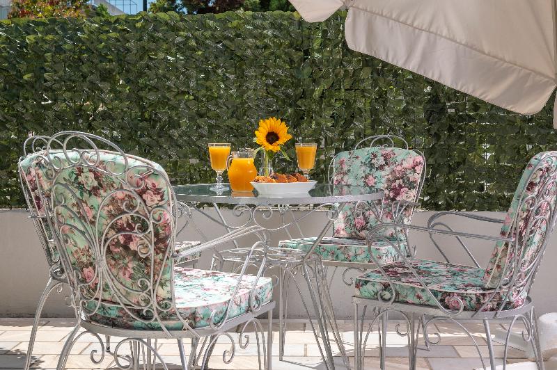Ouzas  Luxury Hotel - Bar