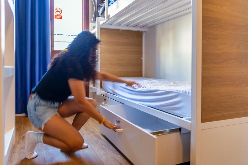 Factory Hostels Barcelona - Genel