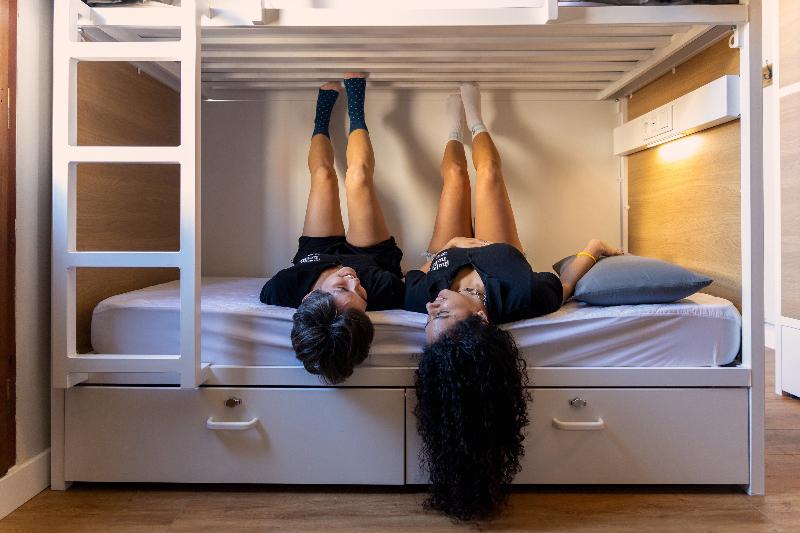Factory Hostels Barcelona - Genel
