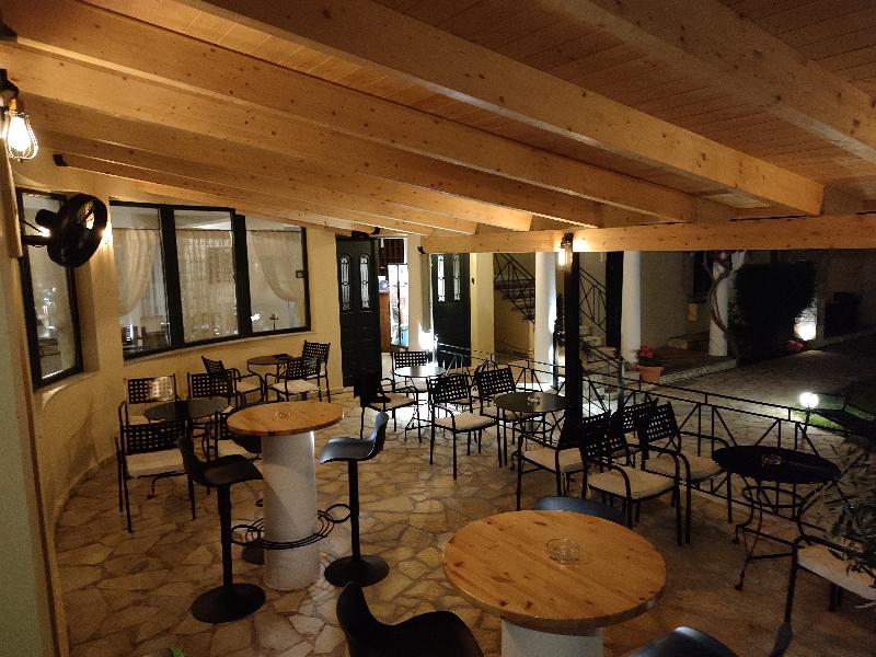 Elanthi Village Apartments - Bar