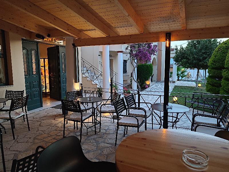 Elanthi Village Apartments - Bar