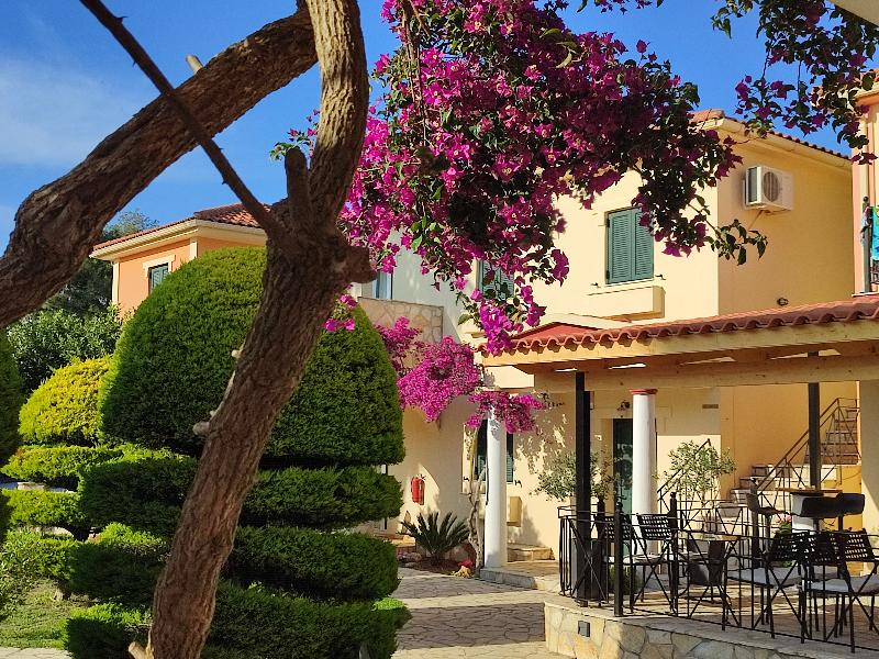 Elanthi Village Apartments - Genel