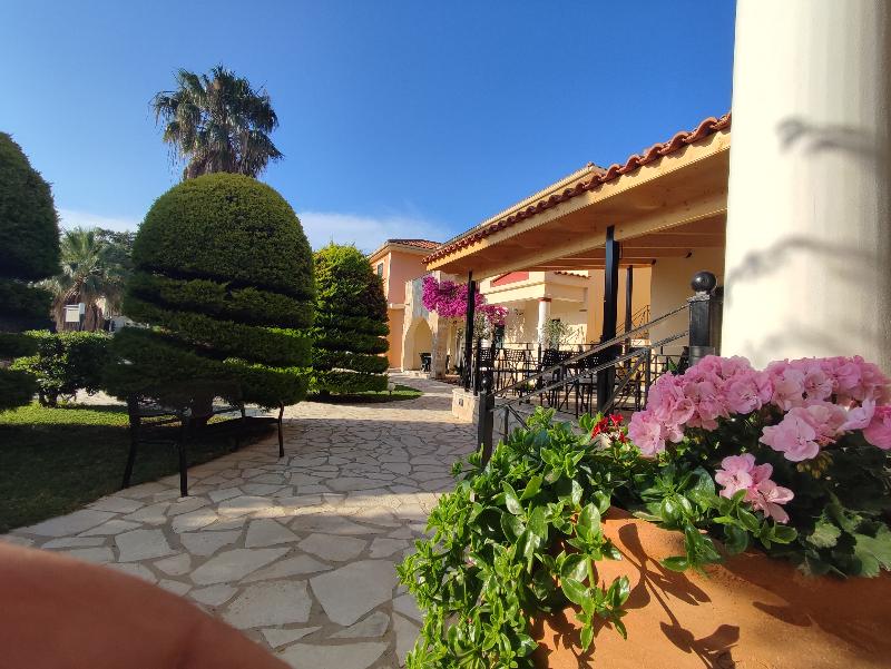 Elanthi Village Apartments - Genel