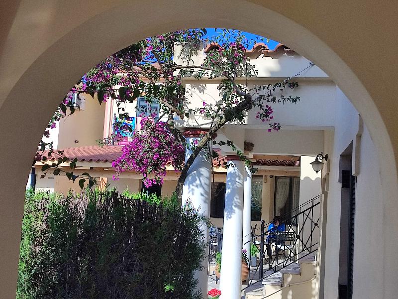 Elanthi Village Apartments - Genel