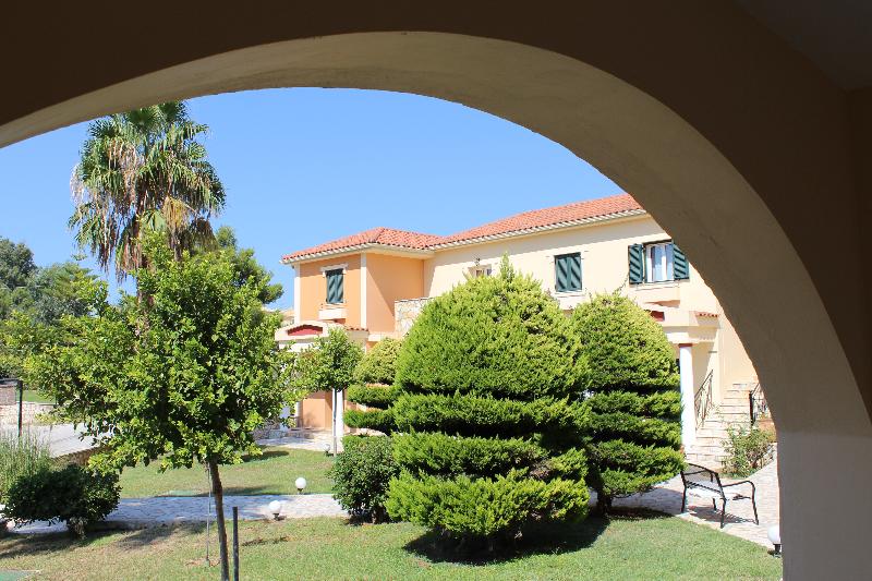 Elanthi Village Apartments - Genel