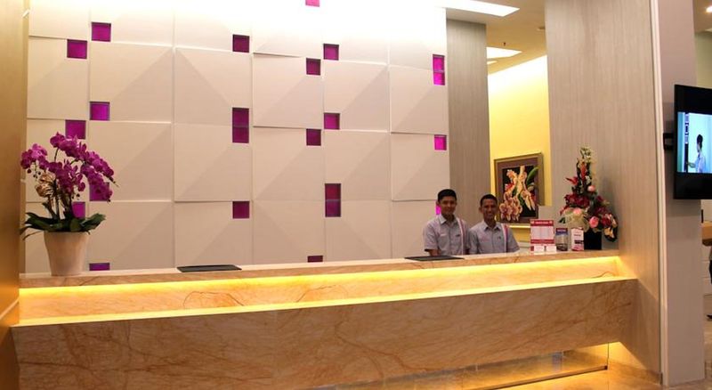 Brits Hotel Puri Indah - Lobi