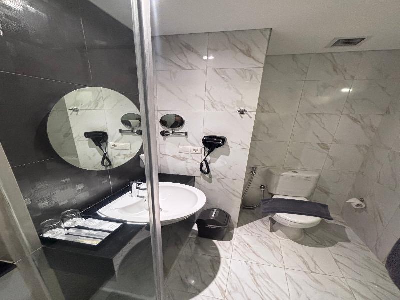 Brits Hotel Puri Indah - Oda