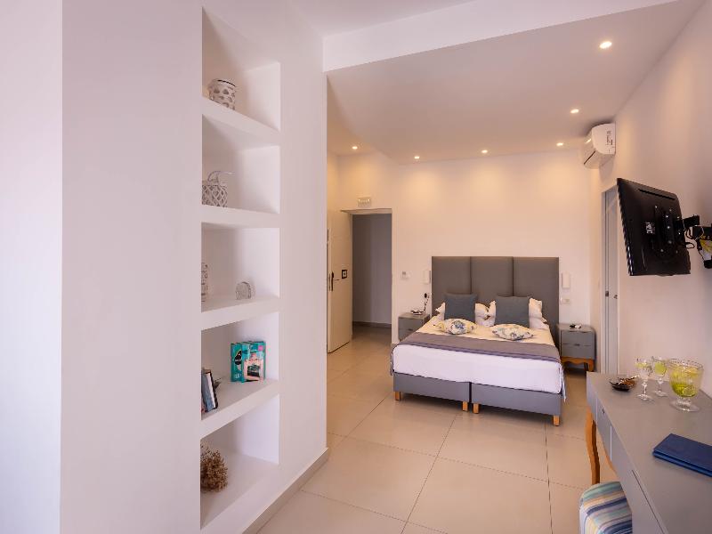 Mar n Mar Crown Hotel-Suites - Oda