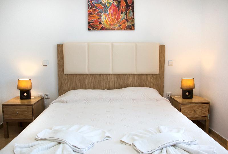 Gennadi Garden Apartments - Oda